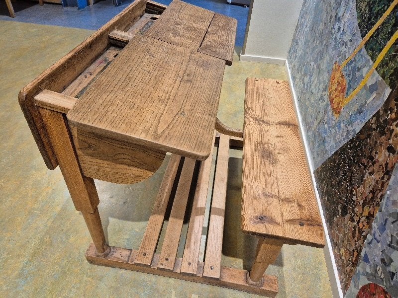 Antiek schoolbankje, Ophalen