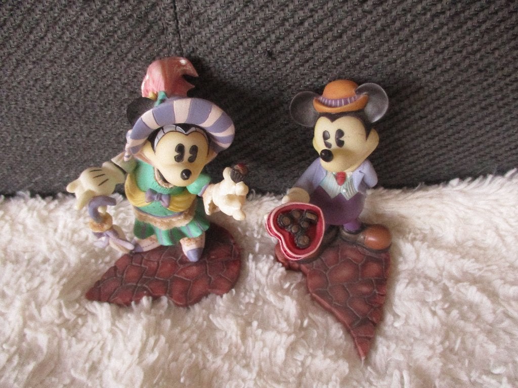 2 Enesco Disney beeldjes: Mickey & Minnie Mouse, Ophalen of Verzenden, Gebruikt, Fantasy