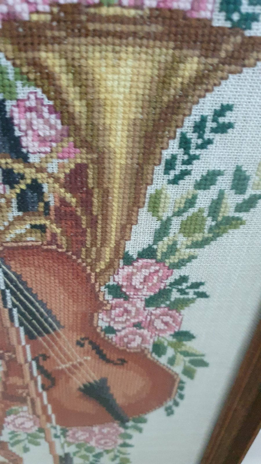Geborduurd schilderij met muziekinstrumenten en bloemen, Ophalen of Verzenden, Zo goed als nieuw
