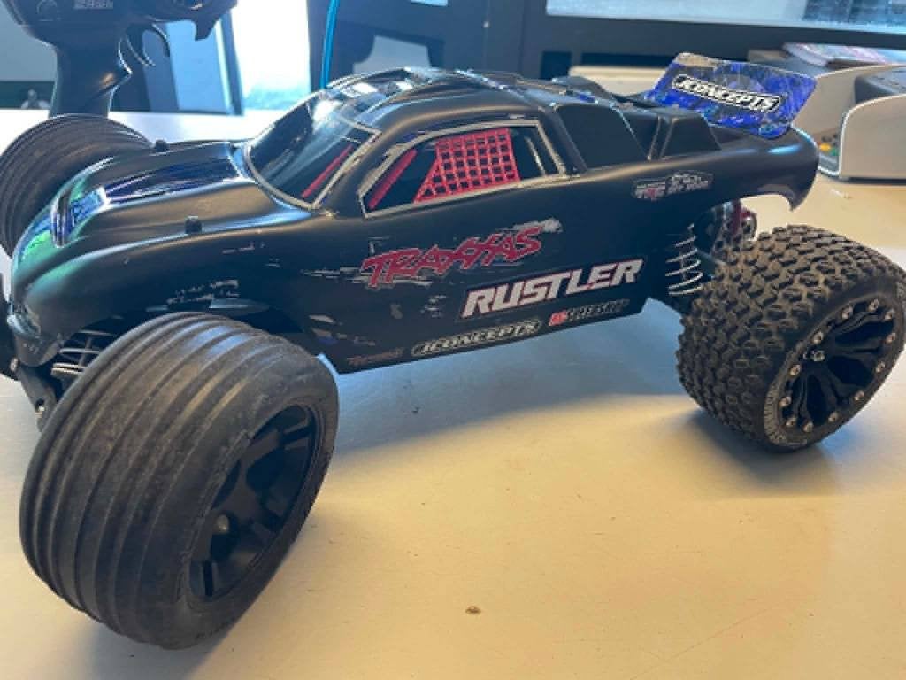 Traxxas Ruslter 2wd Stadium Truck incl accu & lader, Ophalen of Verzenden, Gebruikt, Onderdeel