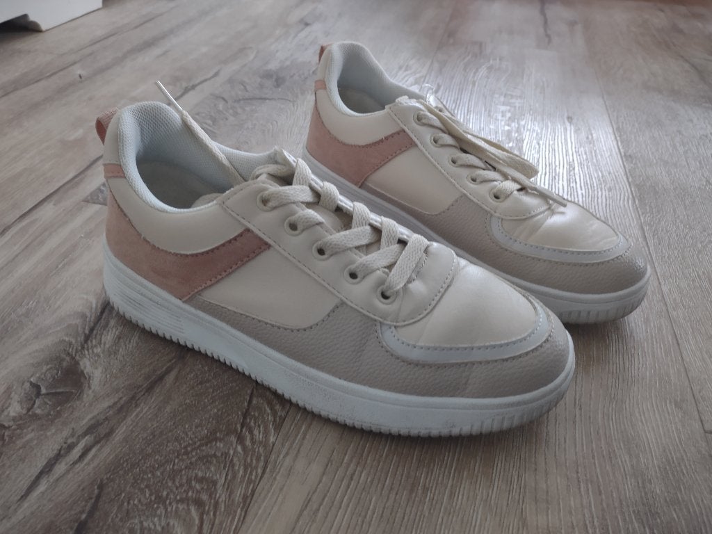 Mooie beige sneakers, maat 36. Veterschoenen roze ecru., Ophalen of Verzenden, Onb, Onb, Beige