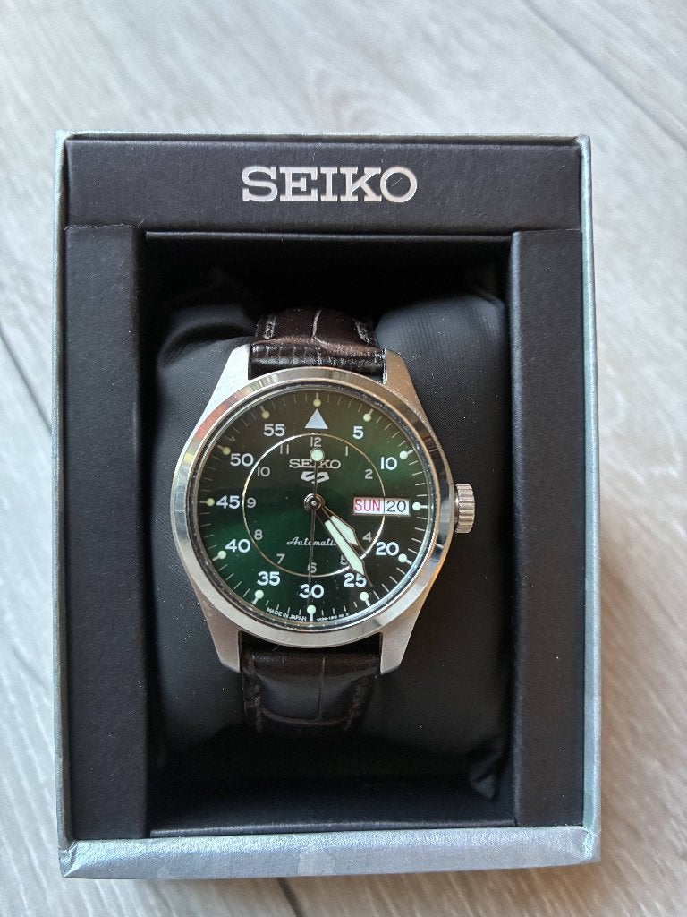 Seiko 5 Sports Kelly Green Flieger Watch horloge SRPJ89K1, Sieraden, Tassen en Uiterlijk, Horloges | Heren, Seiko, Leer, Staal