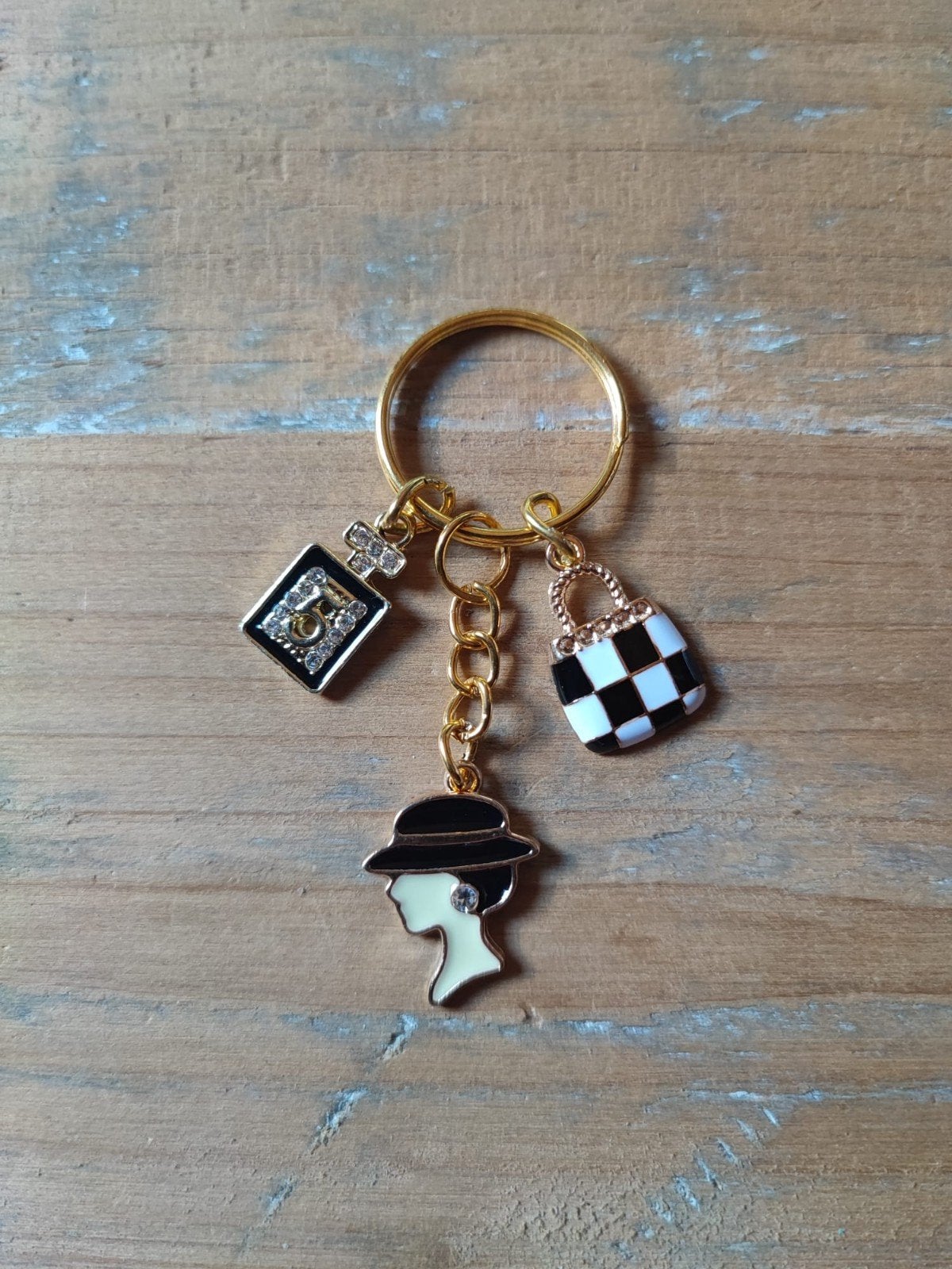 Nieuwe sleutelhanger met mode-charms, Verzenden