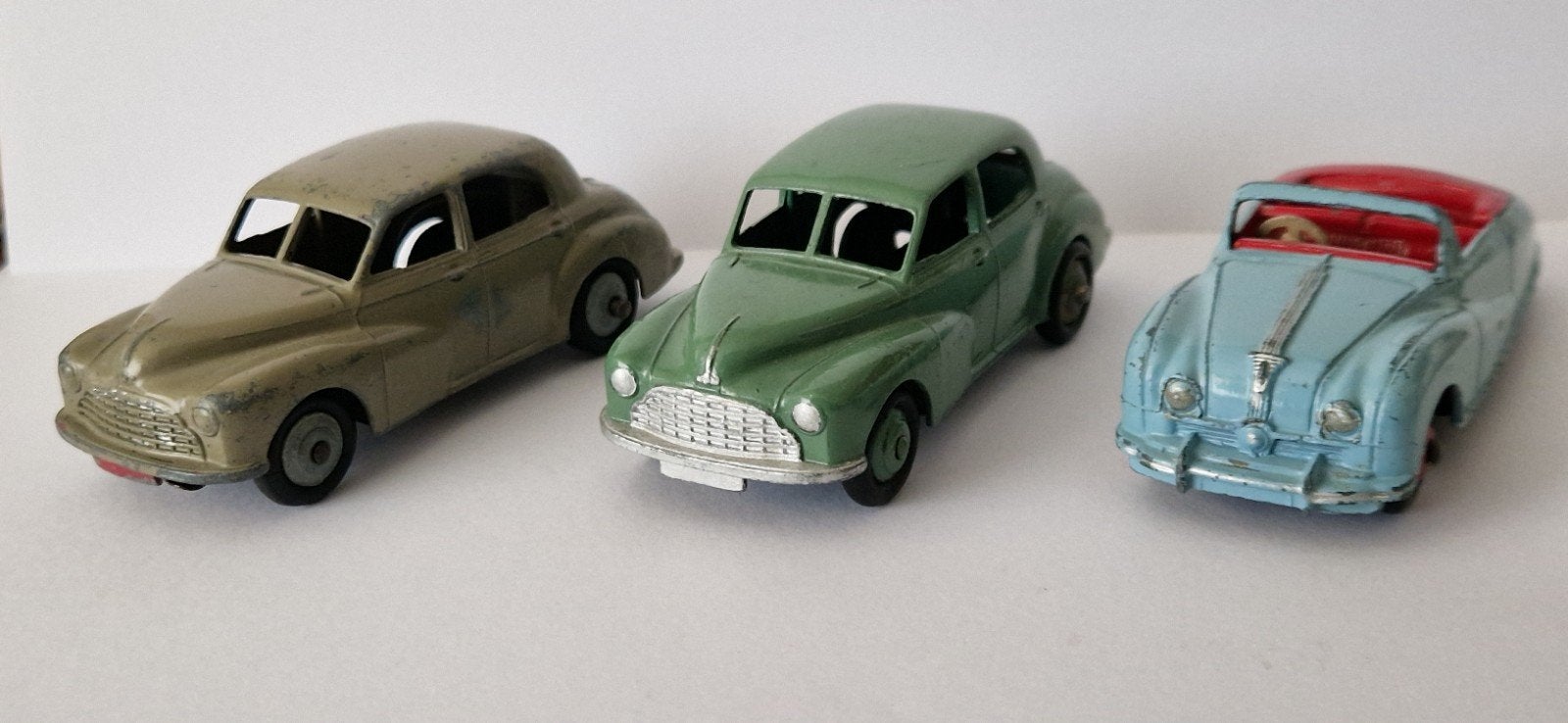 3 Engelse Dinky Toys (2x Morris Oxford & 1x Austin), Verzenden, Gebruikt, Auto, Dinky Toys