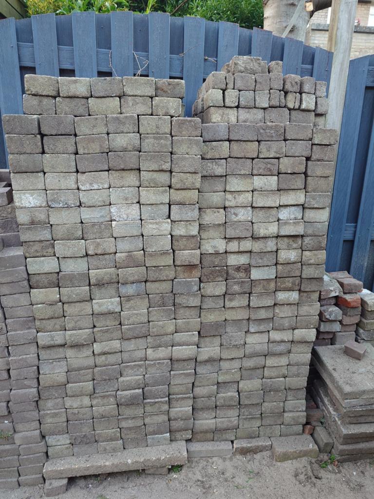 10,3 m2 licht Antraciet Groene Steentjes 10x10x6 - Gratis!, Ophalen, Gebruikt, Beton