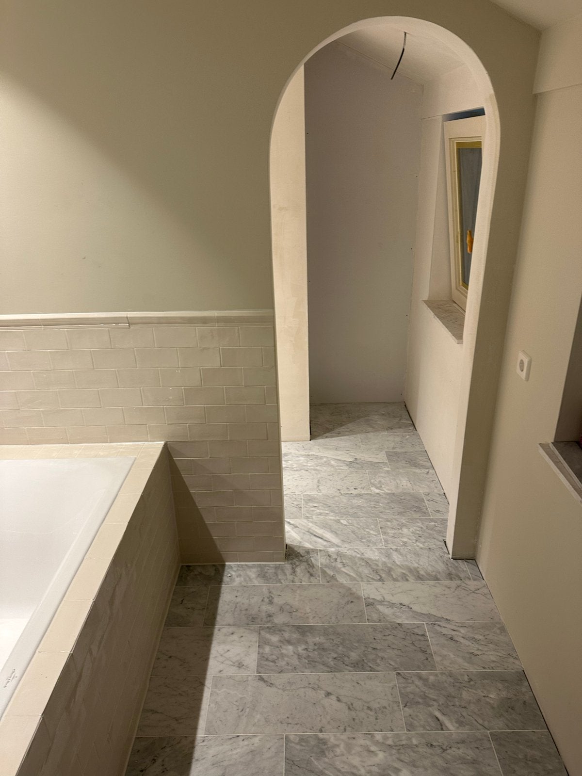 20 Carrera marmer gezoete tegels 60x20 cm voor toilet/badkam, Ophalen, 60 cm of meer, Zo goed als nieuw, Minder dan 5 m²