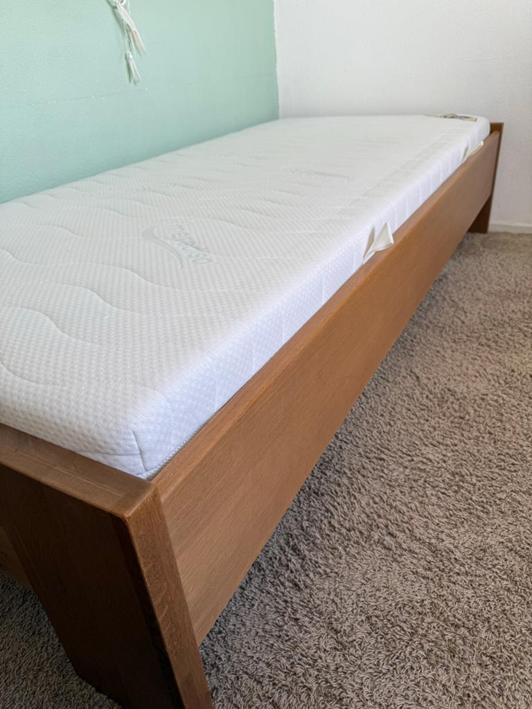 Eenpersoonsbed (Goossens) met lattenbodem en matras, Huis en Inrichting, Slaapkamer | Bedden, Ophalen, 90 cm, Eenpersoons, Bruin