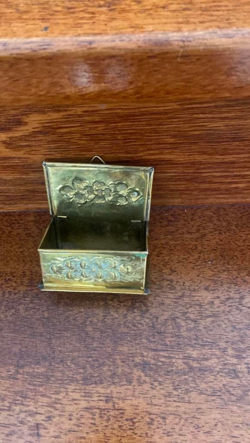 Antiek koperen doosje met reliëfdecoratie, Antiek en Kunst, Ophalen of Verzenden, Koper