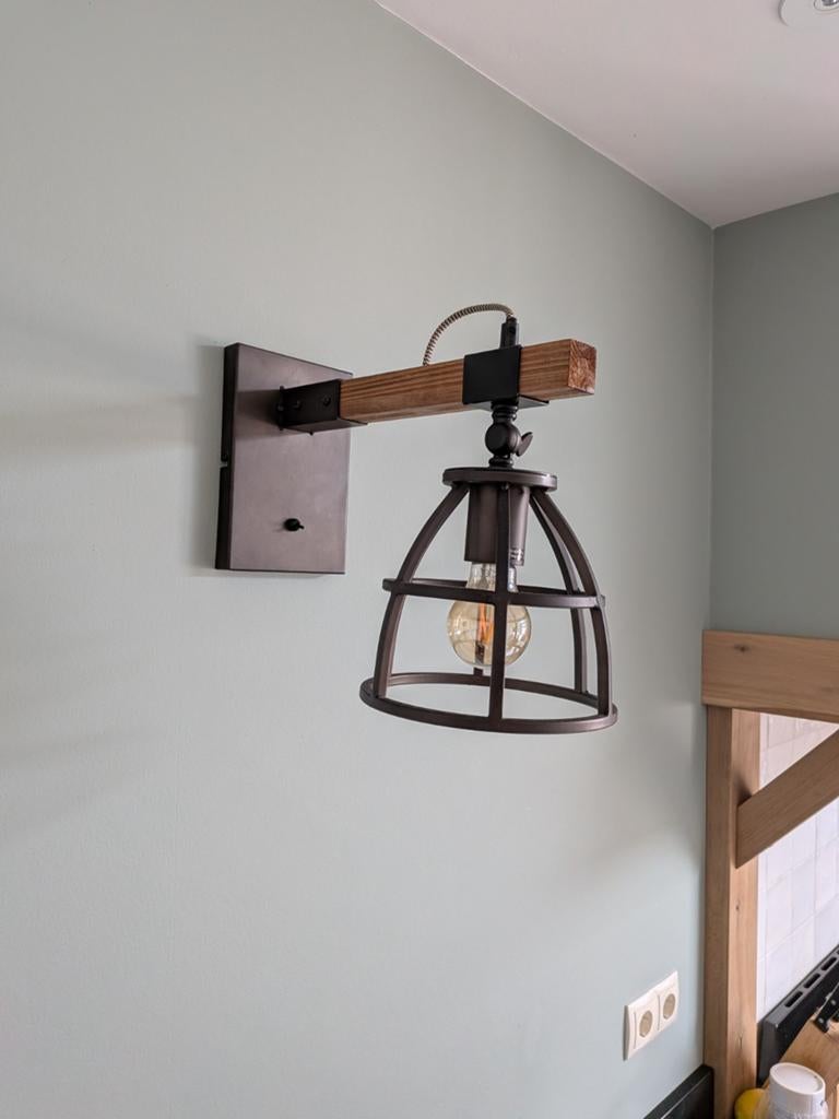 Industriële wandlamp met houten accent, Huis en Inrichting, Lampen | Wandlampen, Ophalen of Verzenden, Nieuw, Hout, Industrieel, Modern, Rustiek