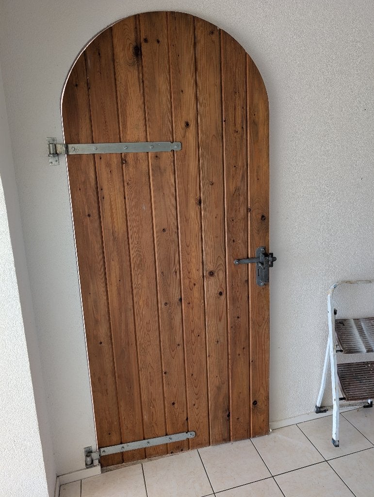Houten deur met ronde bovenzijde + 16 opdekdeuren, Doe-het-zelf en Verbouw, Ophalen, Gebruikt, 80 tot 100 cm, Binnendeur