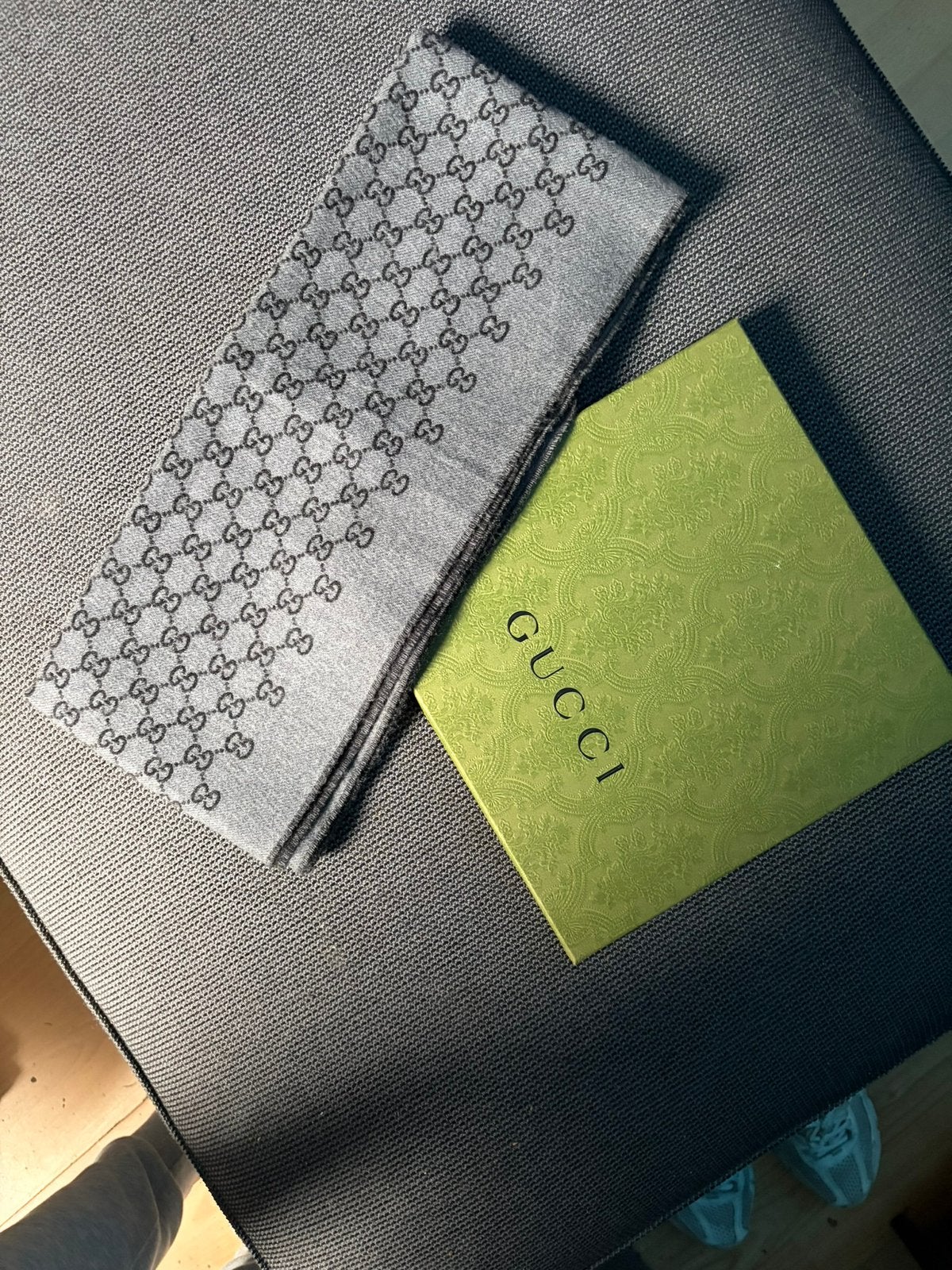 Gucci Heren Monogram Sjaal - Zwart/grijs - lees advertentie, Ophalen of Verzenden, Zo goed als nieuw, Overige maten, Sjaal