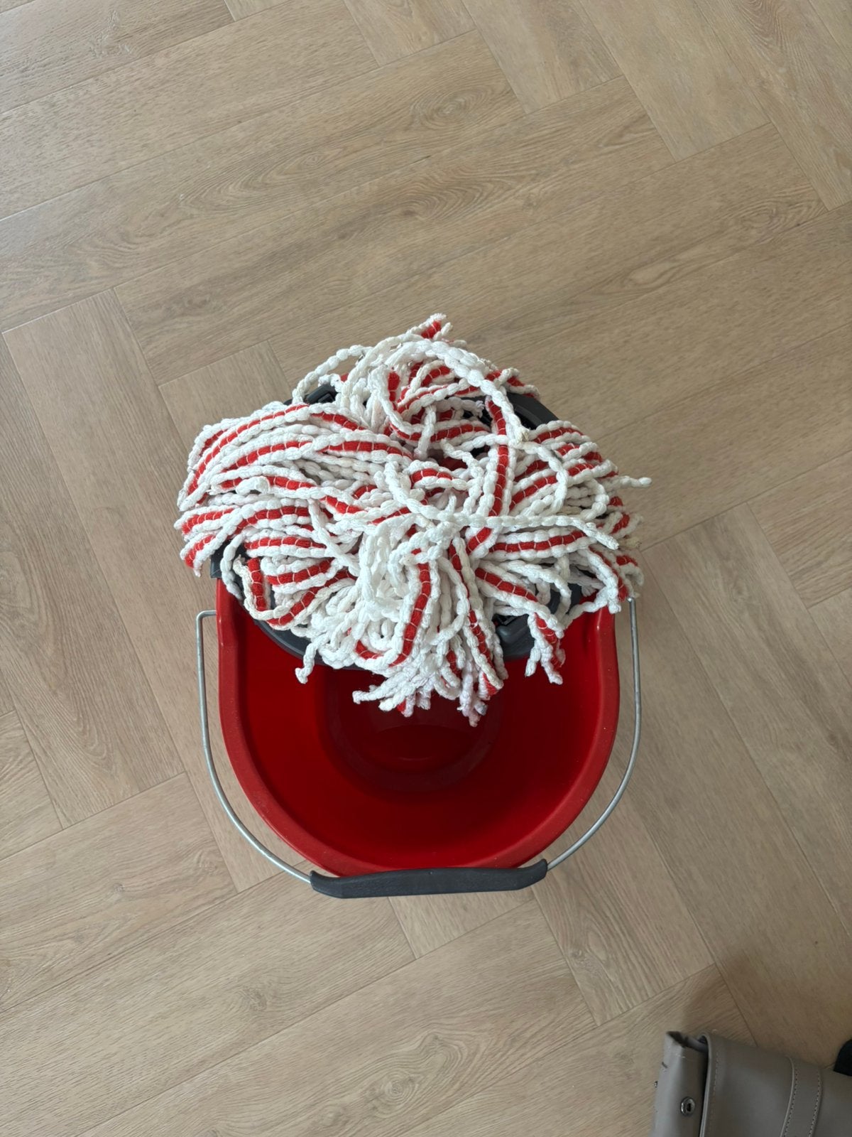 Floor Bucket, Ophalen, Zo goed als nieuw