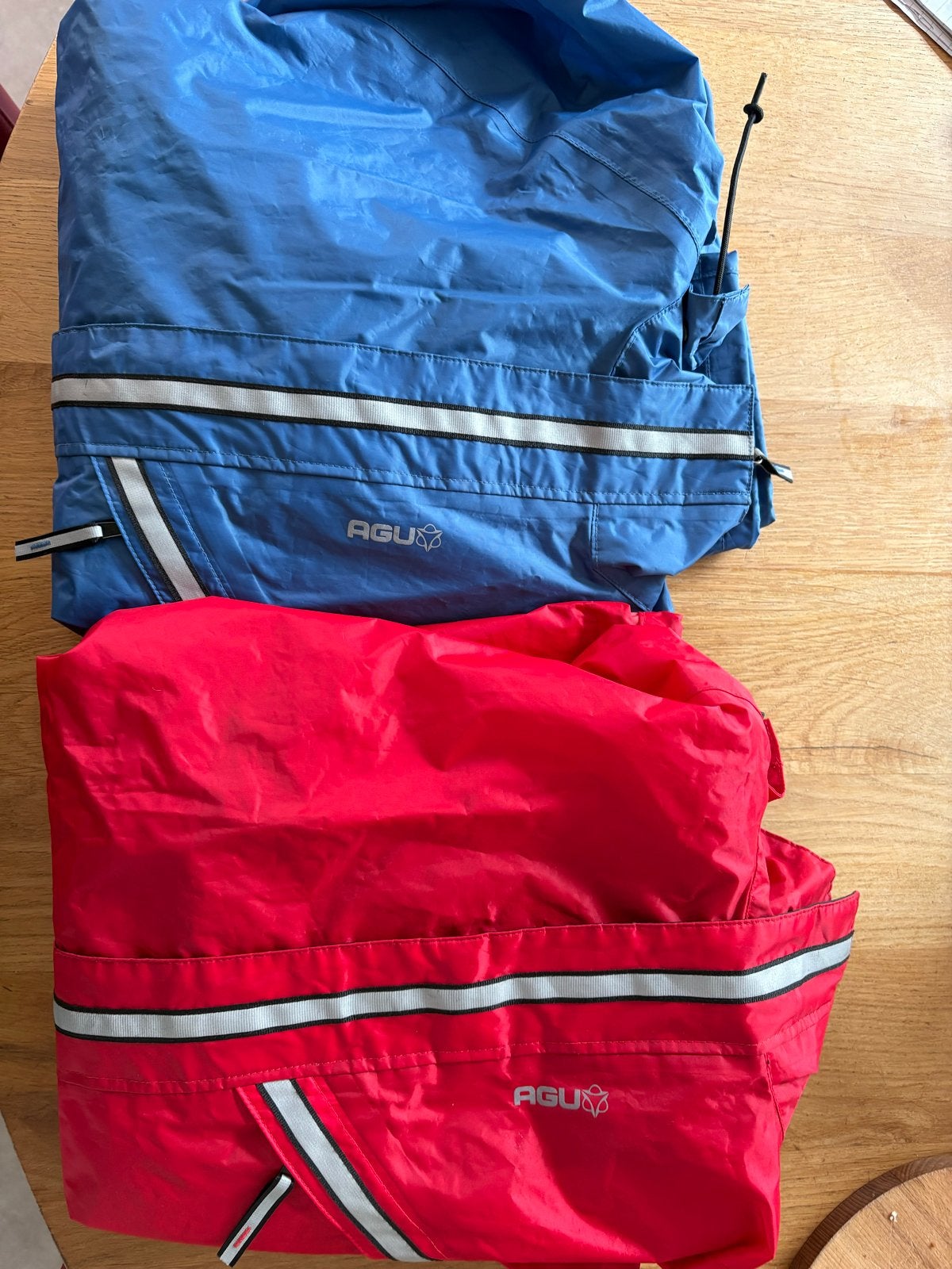 AGU Regenjassen (blauw en rood) - Maat S, S, Gebruikt, Ophalen of Verzenden, Dames