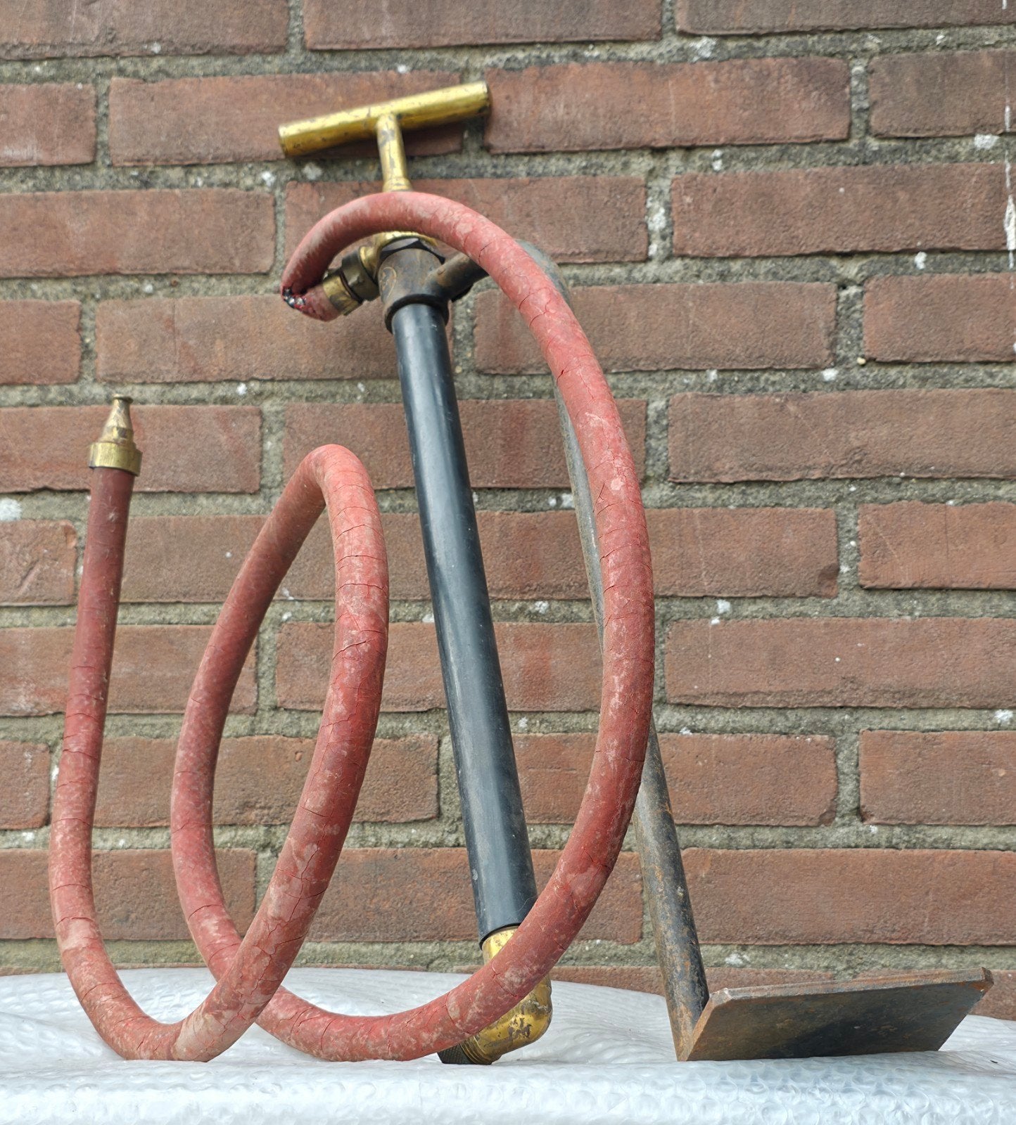 brandweer emmerspuit pomp, Ophalen of Verzenden, Landmacht, Nederland, Embleem of Badge
