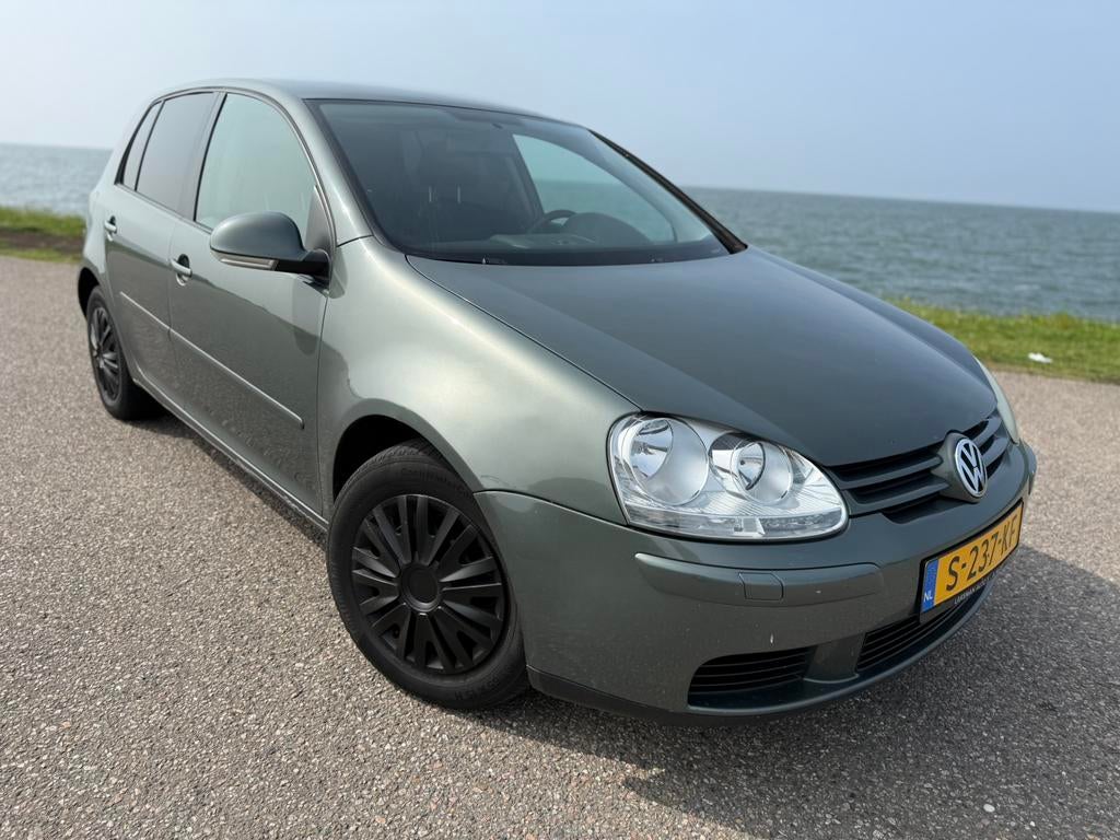 Volkswagen Golf 1.6/SCHERM/AIRCO/CRUISECONTROL/FULL, Auto's, Voorwielaandrijving, Stof, 4 cilinders, 620 kg