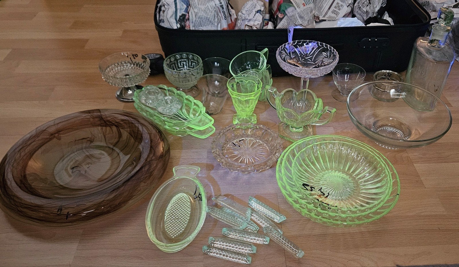 Diverse mangaan  glazen schalen enz, Ophalen