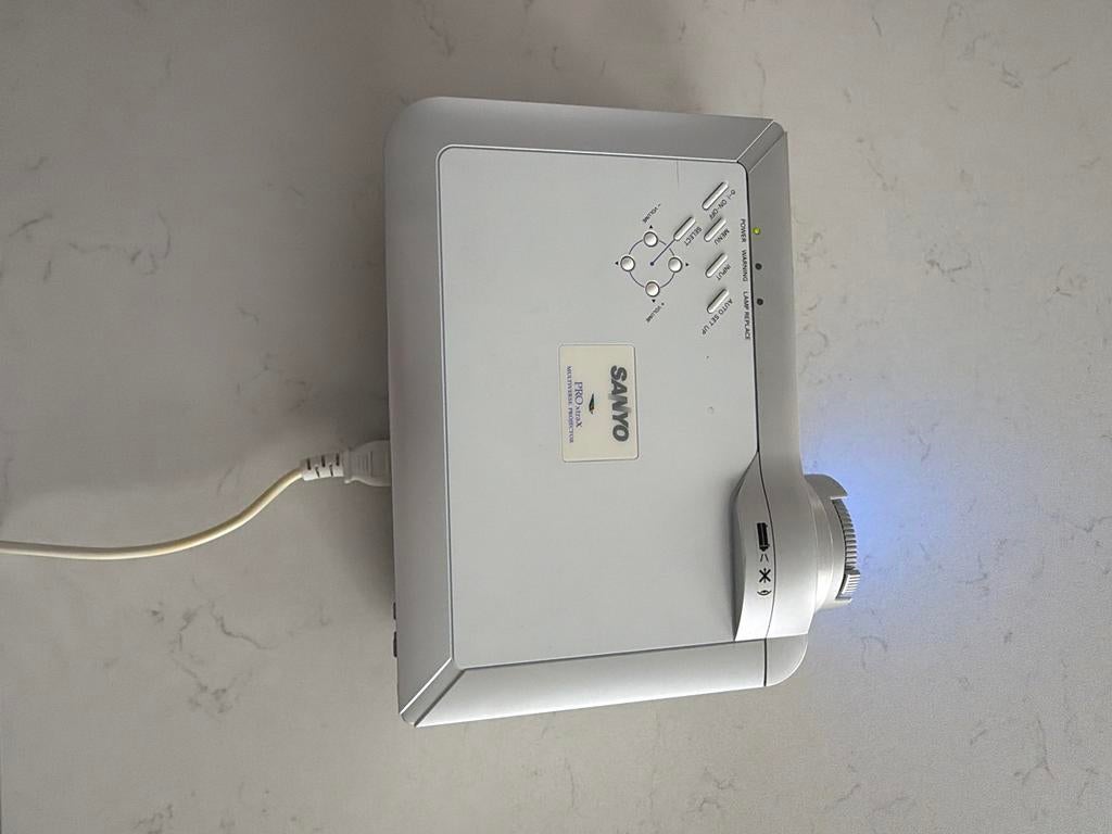 Sanyo PRO xtraX beamer met werkende lamp, Audio, Tv en Foto, Beamers, Verzenden, Sanyo, Overige resoluties, Gebruikt