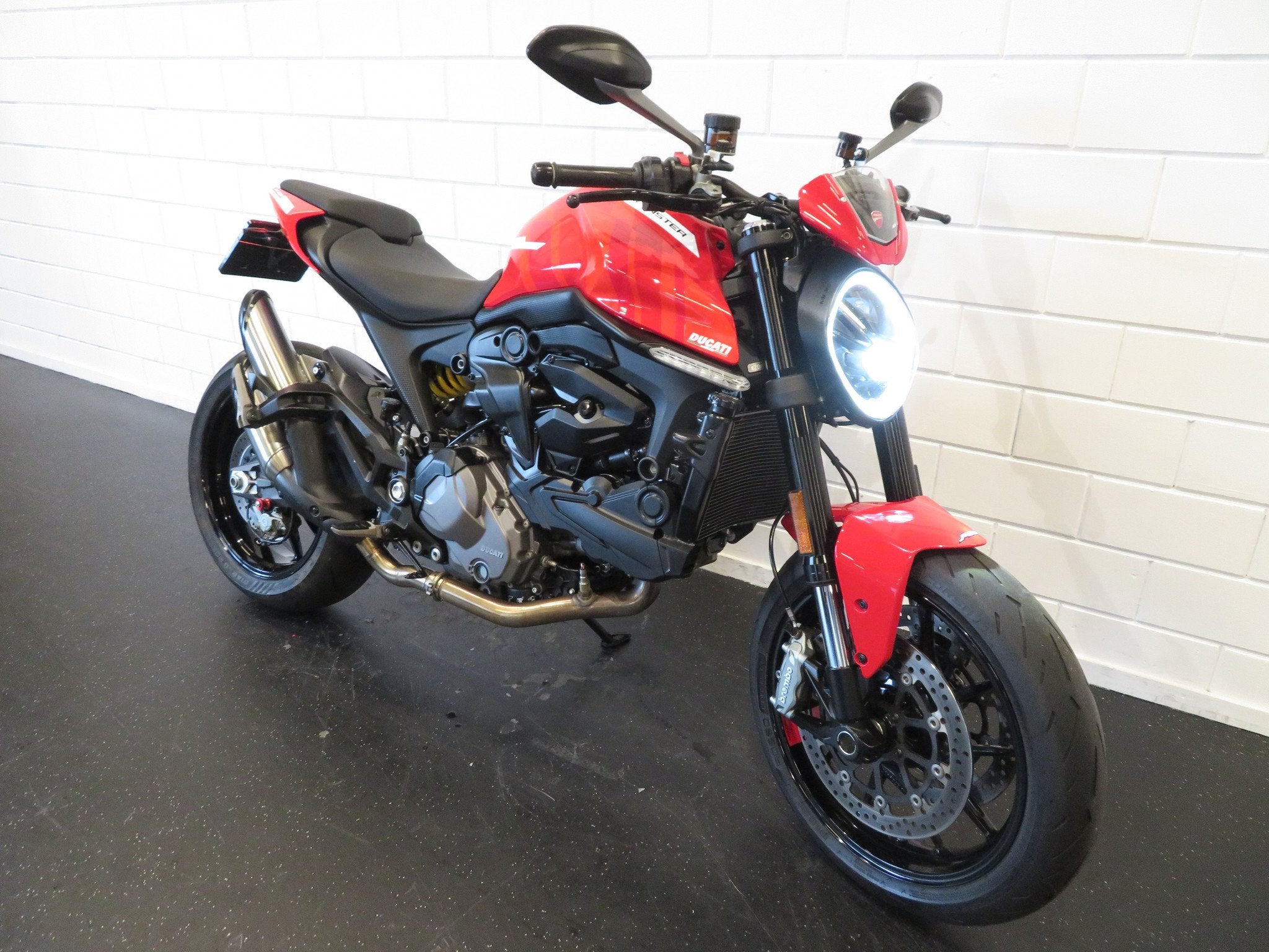 Ducati MONSTER 937 + 950 NIEUWSTAAT! (bj 2021), Bedrijf, Naked bike