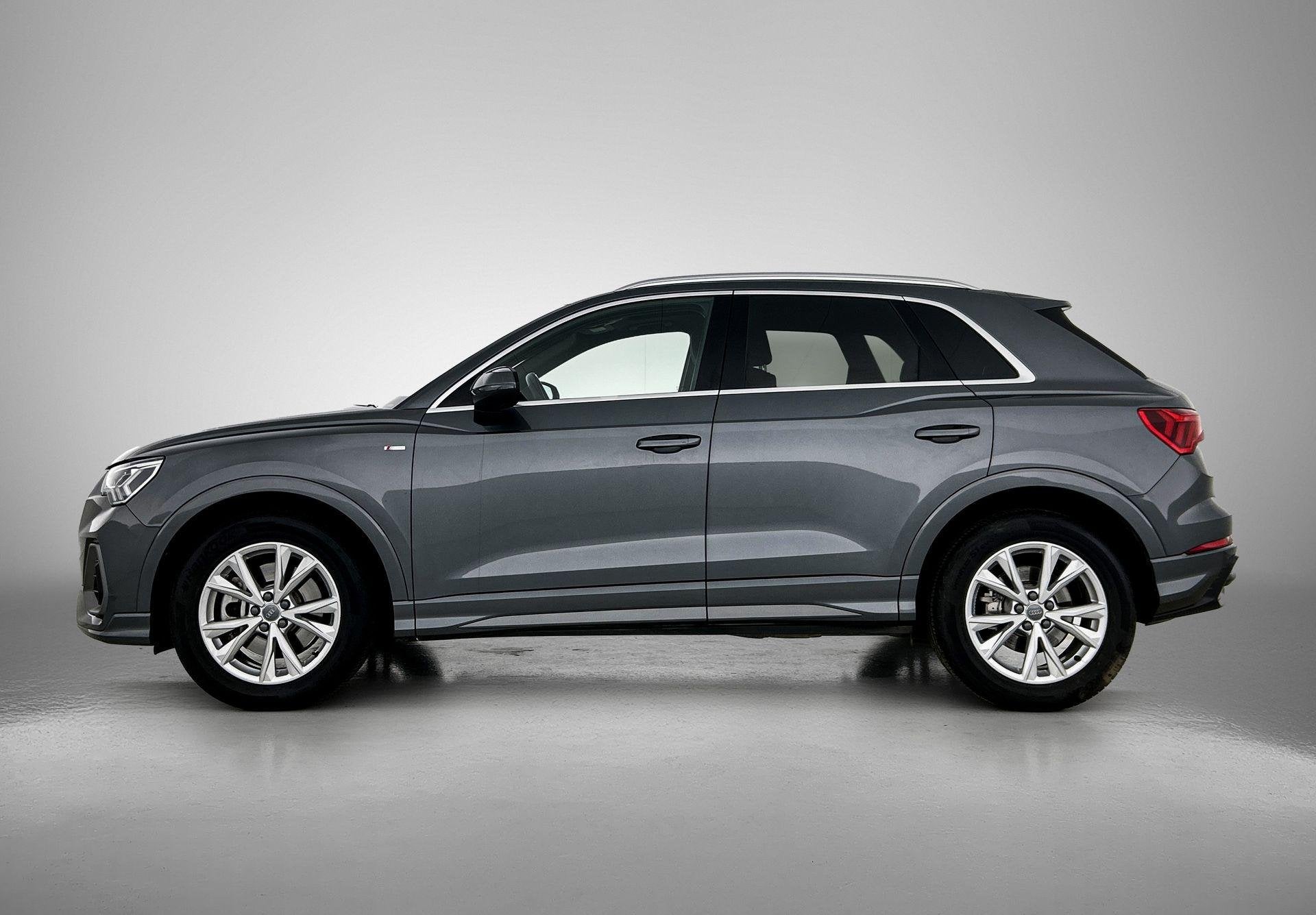 Audi Q3 40 TFSI quattro S Line 190 PK | S-line | Panoramadak, Auto's, 12 maanden, Gebruikt, Leder en Stof, Bedrijf