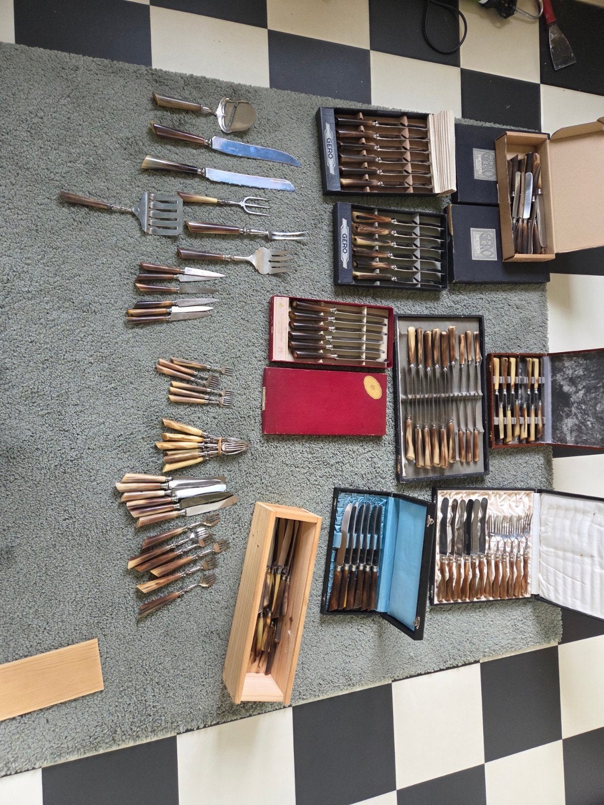 Grote collectie vintage bestek met hoornen handvatten, Ophalen