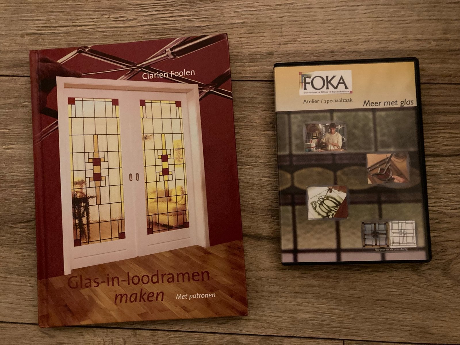 Glas-in-loodramen maken boek + DVD FOKA Glasatelier, Ophalen of Verzenden, Zo goed als nieuw, Overige onderwerpen