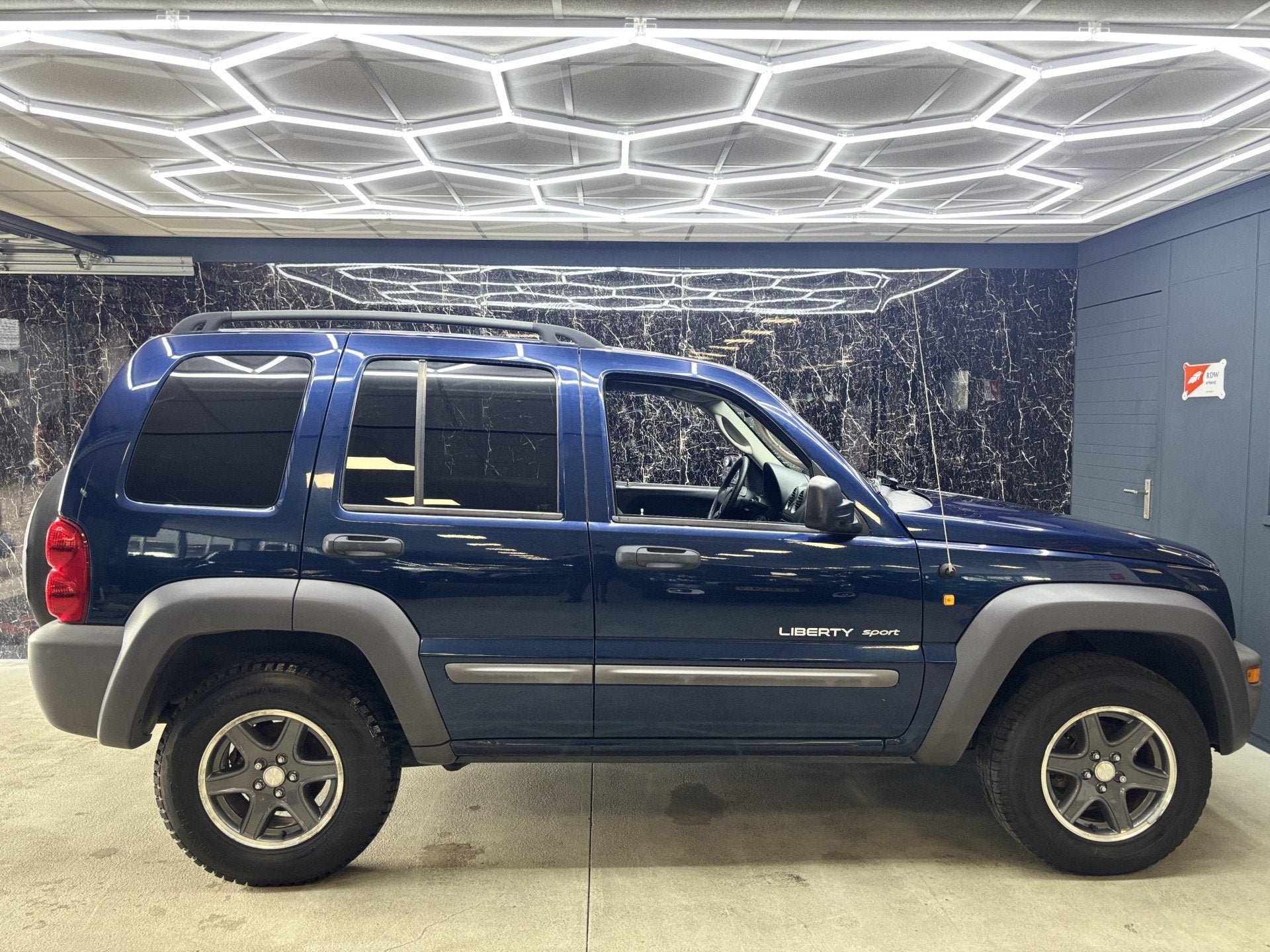 Jeep Cherokee 2.4i Sport (bj 2004), Auto's, Stof, Gebruikt, Zwart, 4 cilinders