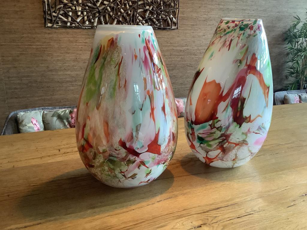 2 Prachtige vazen FIDRIO ORGANIC 40 cm. Hoog. Nieuwstaat !, Ophalen of Verzenden, Zo goed als nieuw, Overige kleuren, Minder dan 50 cm