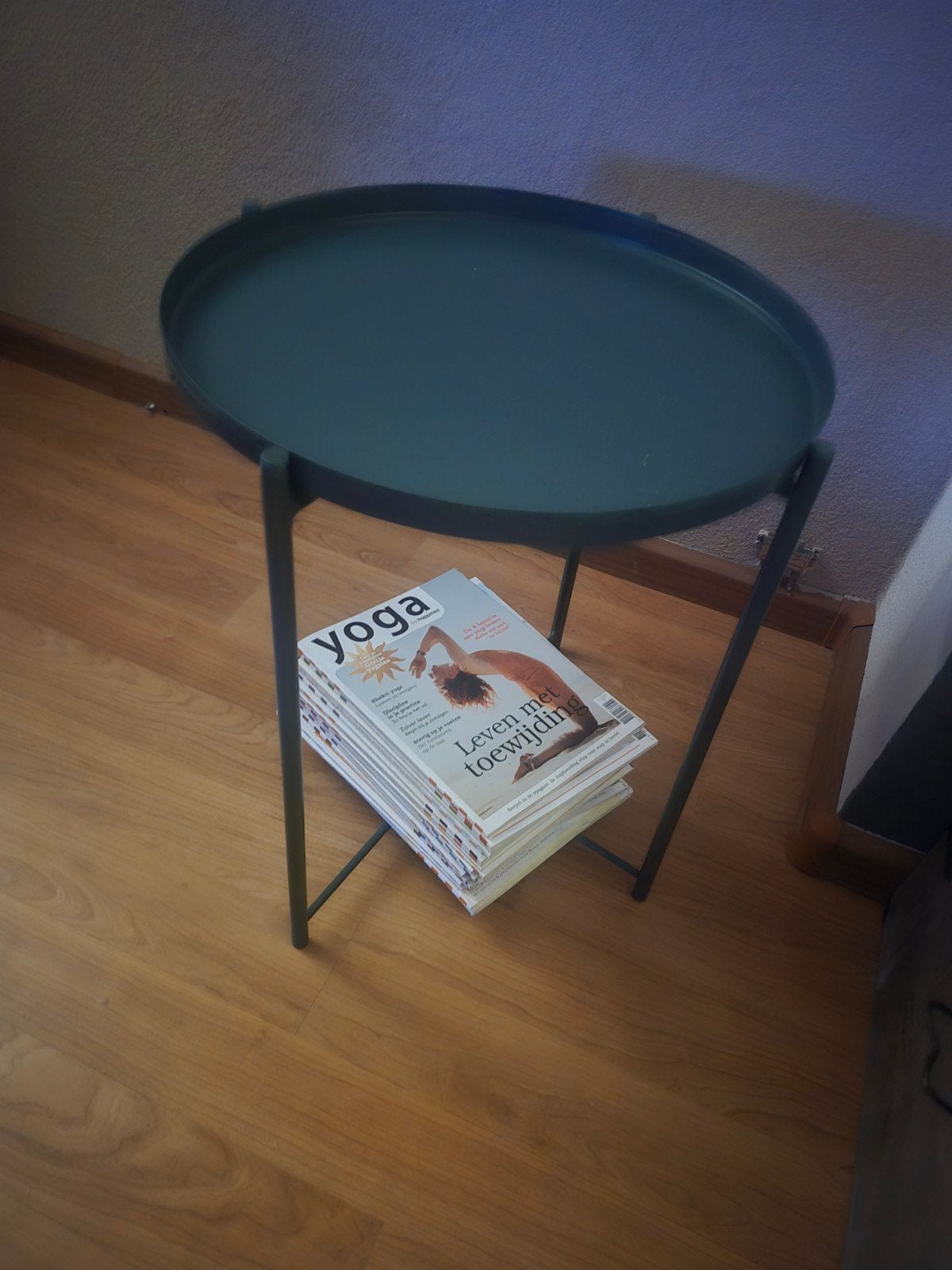Groene bijzettafel rond, Minder dan 55 cm, Gebruikt, Metaal of Aluminium, Rond