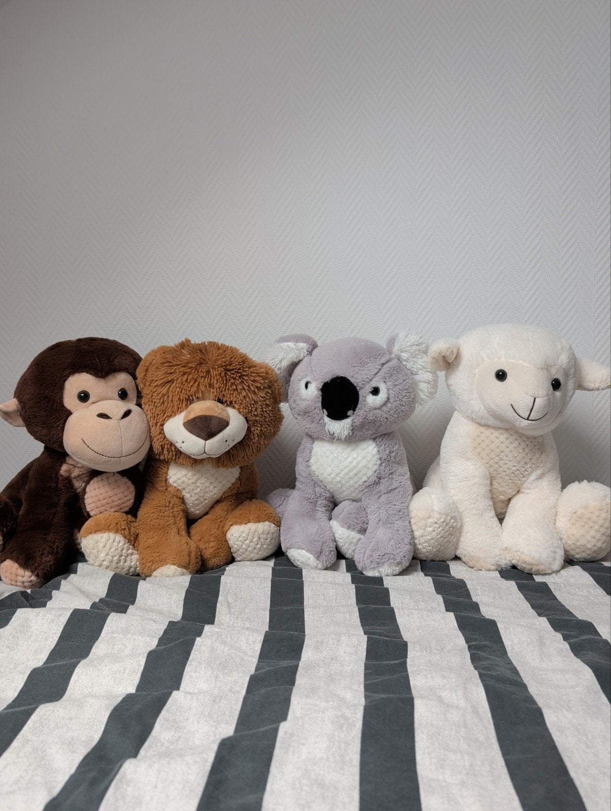 Leuke knuffels: aap, leeuw, koala en schaap, Overige merken, Overige karakters, Ophalen of Verzenden, Zo goed als nieuw