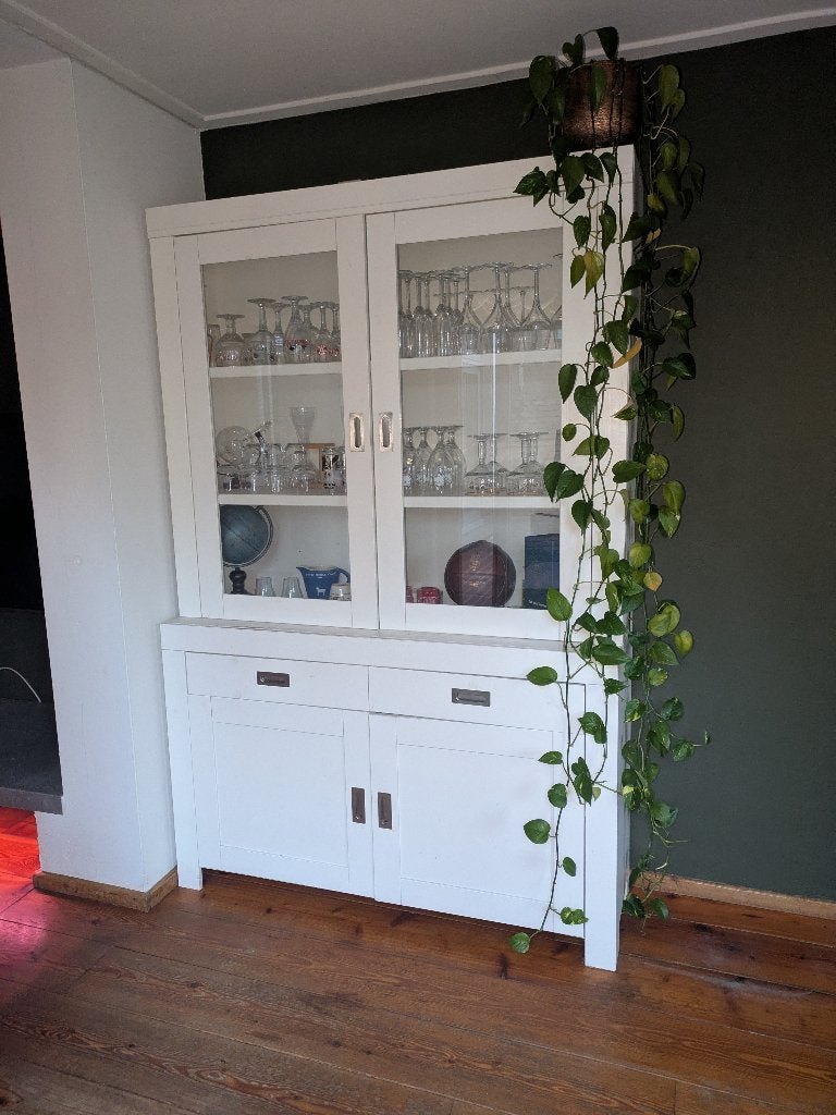 Witte vitrinekast met glazen deuren en lades, Ophalen, Gebruikt, Modern, landelijk, Met lade(s)
