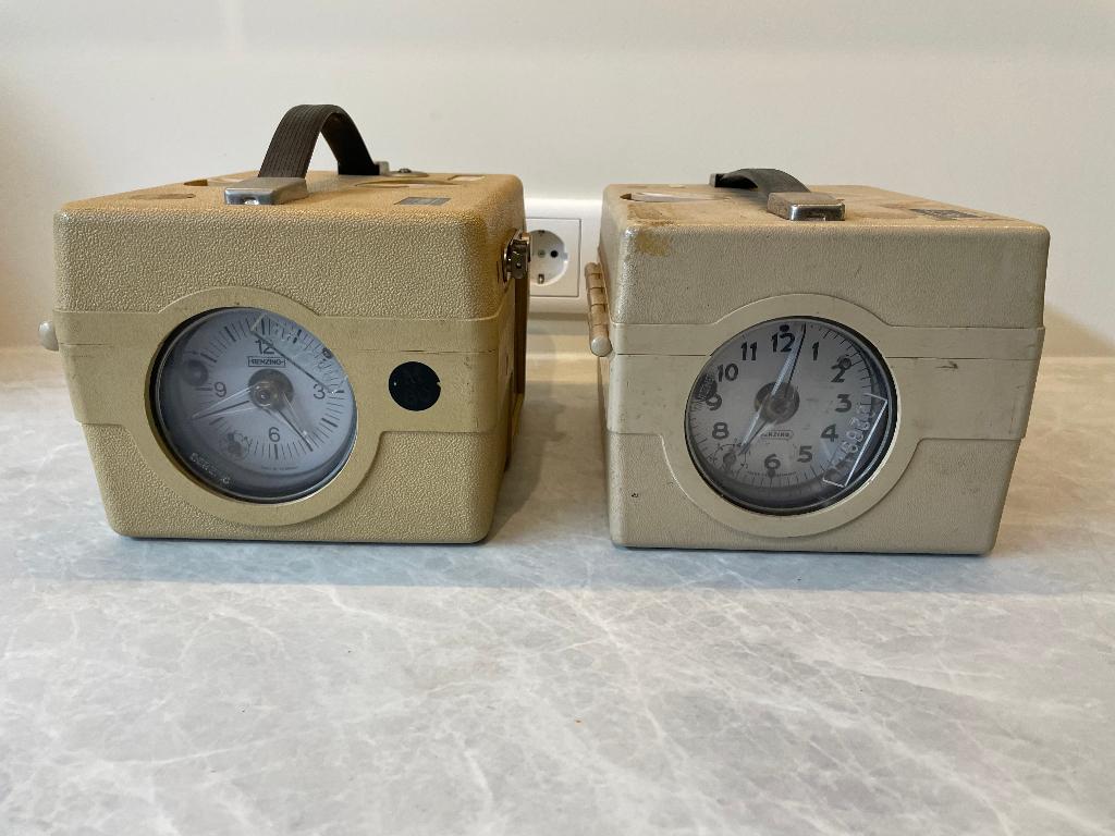 2x Benzing vintage gecombineerde duivenklok - constateerklok, Dieren en Toebehoren, Vogels | Duiven, Geslacht onbekend, Overige soorten