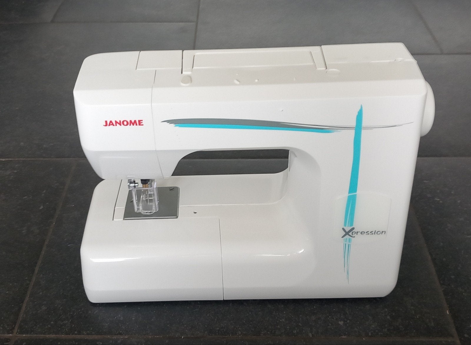 Janome Xpression Naaldpunchmachine - Zo goed als nieuw, Hobby en Vrije tijd, Naaimachines en Toebehoren, Ophalen, Zo goed als nieuw