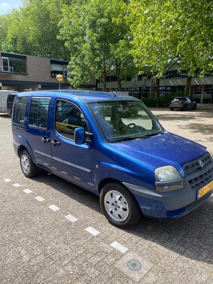 Rolstoelauto Fiat Doblo 1.6 2003 Blauw afzinkbare achterkant, Auto's, Voorwielaandrijving, 1596 cc, Doblo, Blauw