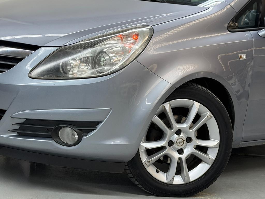 Opel Corsa 1.4-16V Sport 5D VOL AUTOMAAT AIRCO, 15 km/l, Gebruikt, 4 cilinders, 49 €/maand
