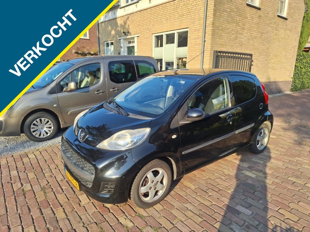 Peugeot 107 1.0-12V Black & Sil. (bj 2012), Euro 5, 4 stoelen, Origineel Nederlands, Bedrijf