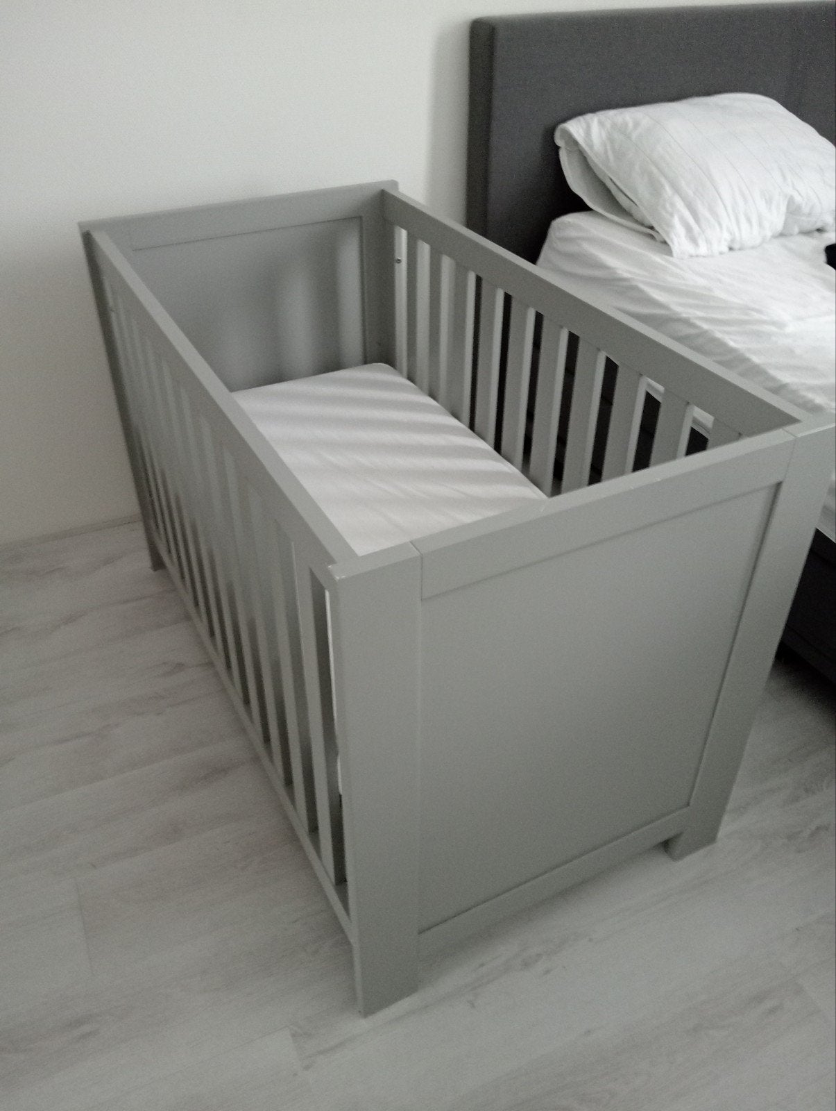 Complete babykamer: ledikant, commode en kledingkast, Ophalen, Zo goed als nieuw, Jongetje of Meisje