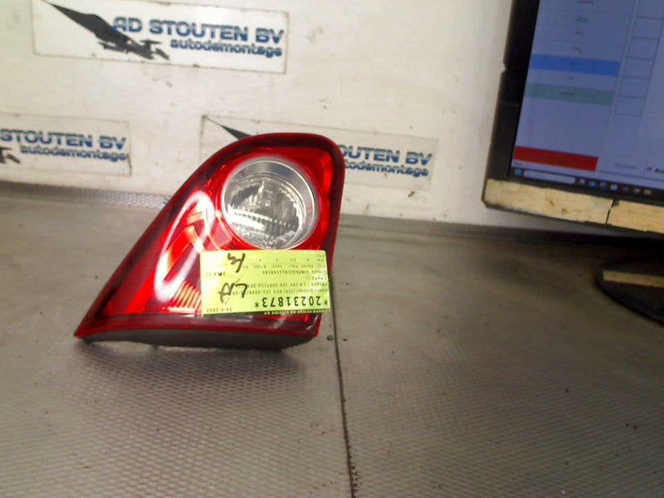 Achterlicht Links BINNEN Nissan Qashqai (J10) 2008 89071063, Auto-onderdelen, Gebruikt, Germany@nissan-services.eu, Kronenweg 38, Wesseling 50389, , Duitsland