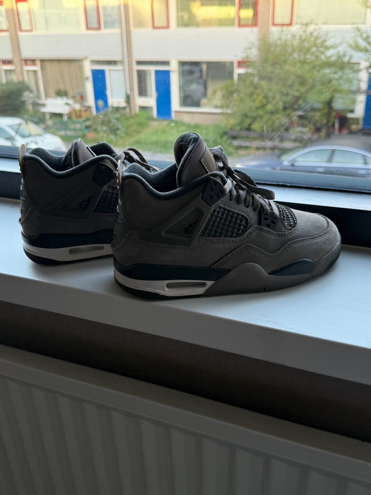 Jordan 4 Retro Cave Stone - Maat 37.5 - Zo goed als nieuw, Kleding | Dames, Ophalen of Verzenden, Zo goed als nieuw, Grijs, Sneakers of Gympen