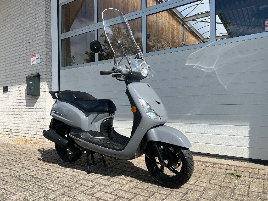 Hagelnieuwe Sym Fiddle 2 45km. 4T. Nardo Grey. Windscherm., Ophalen, Maximaal 45 km/u, 49 cc, Zo goed als nieuw