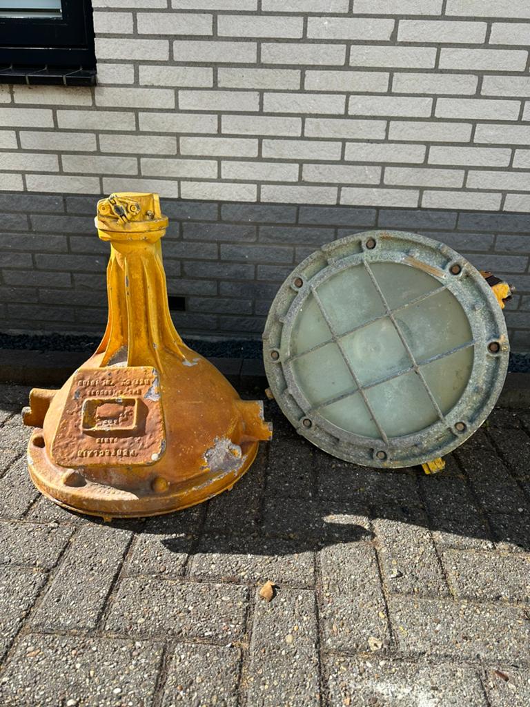 Twee mooie industriële maritieme fabriekslampen, Ophalen