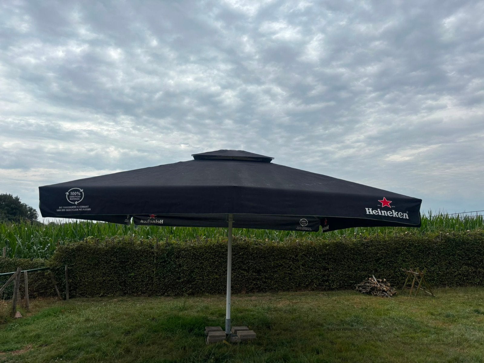 Heineken Horecaparasol 5 × 5 meter (Duurzaam RPET Doek), Tuin en Terras, Parasols, Ophalen, Overige typen, Zo goed als nieuw, Waterdicht