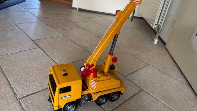 Bruder kraanwagen 42 cm lang, 74 cm hoge kraan. Mist de, Ophalen of Verzenden, Gebruikt