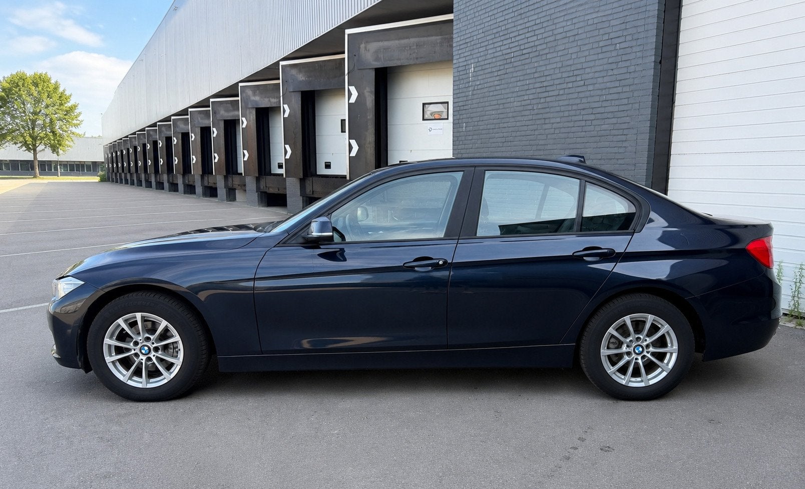 BMW 3-serie 320i High Executive AUTOMAAT/CRUISE/LED/CLIMA/LM, Auto's, Automaat, Euro 5, Gebruikt, Zwart