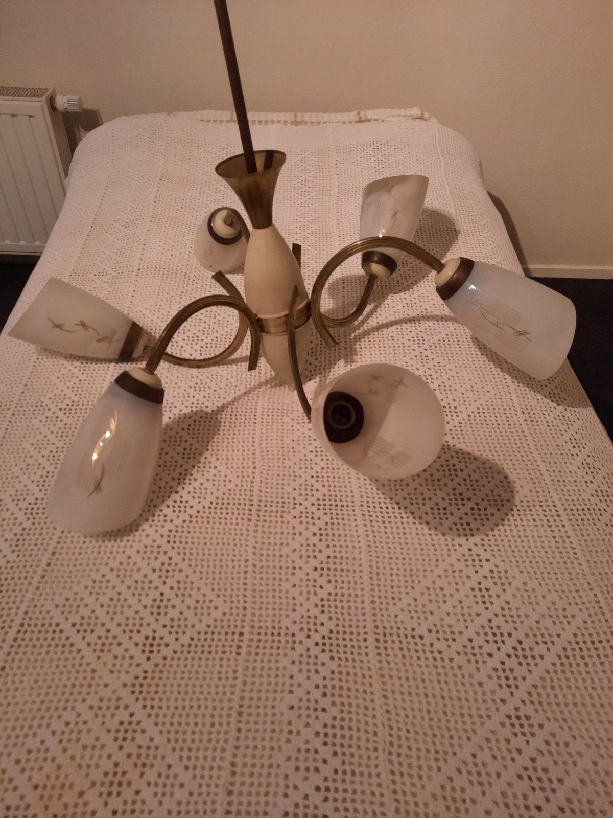 Retro plafondlamp met glazen dunne kelkjes, Ophalen