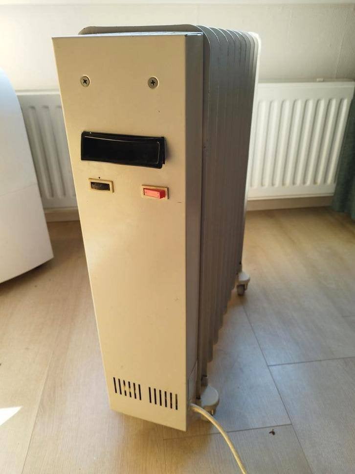 Oliegevulde radiator 2000W op wielen, model 520 SHT, Ophalen, Radiator, Nieuw, Minder dan 60 cm