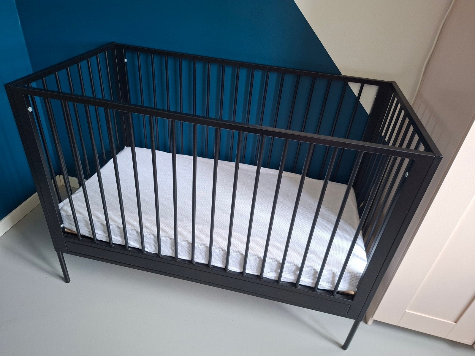 Ledikant met bijpassende commode!, Ophalen, Zo goed als nieuw, Minder dan 140 cm, Minder dan 70 cm