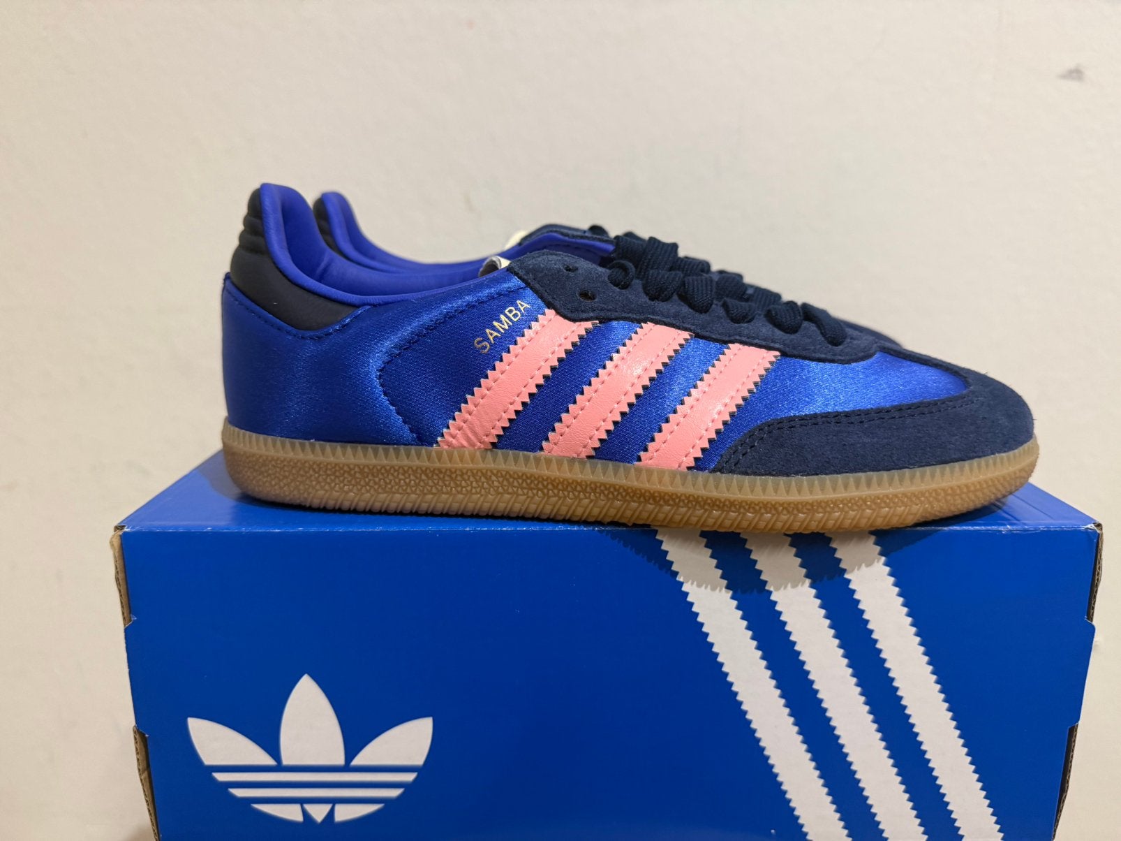 Te koop nieuwe Adidas Samba OG blue pink, Postlaan 3, Nieuw, Ophalen of Verzenden, Sneakers of Gympen