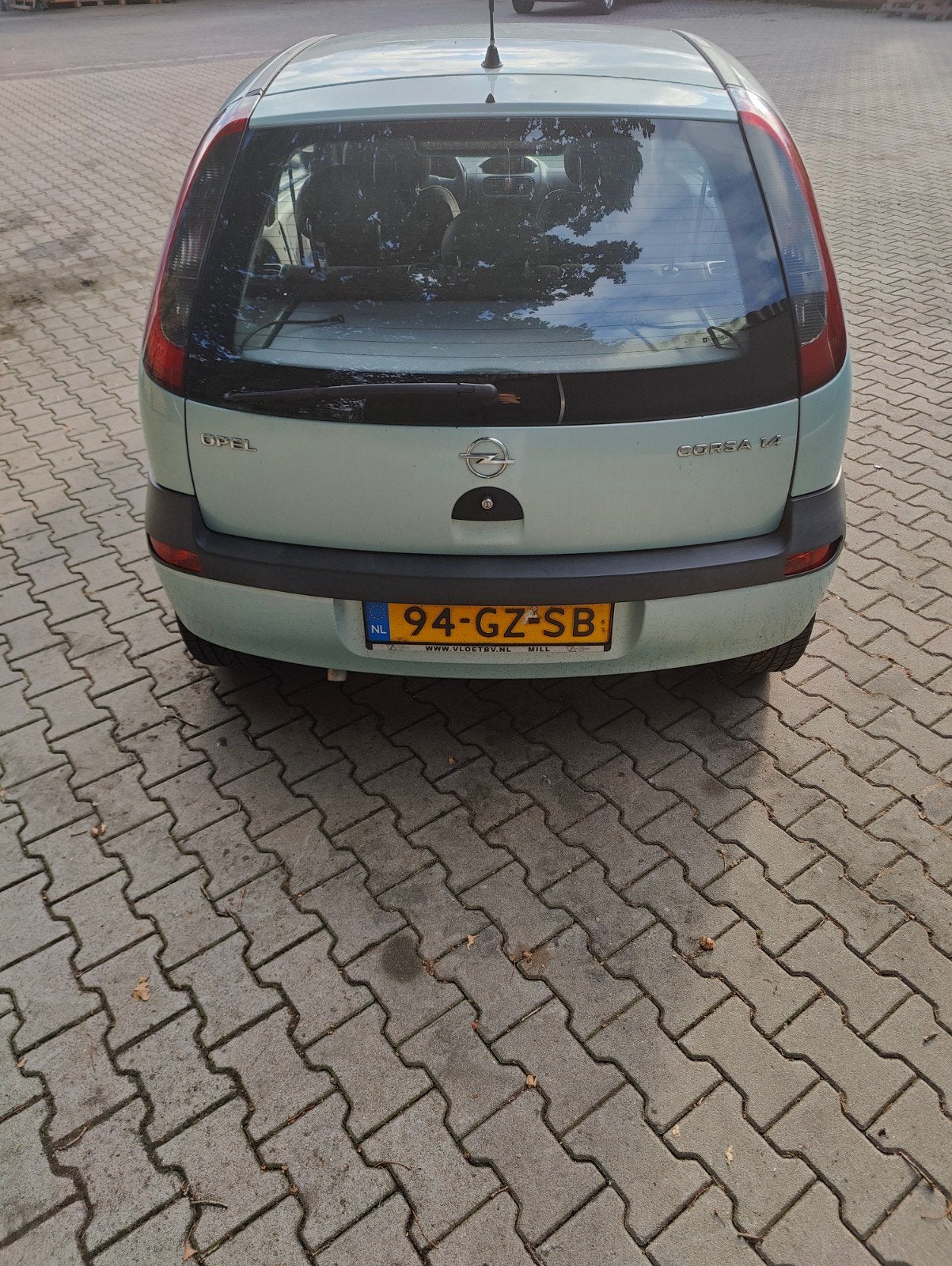 Opel Corsa 1.4 I 16V 3D AUT 2001 Groen, Auto's, Opel, 450 kg, 40 €/maand, 4 cilinders, 1389 cc