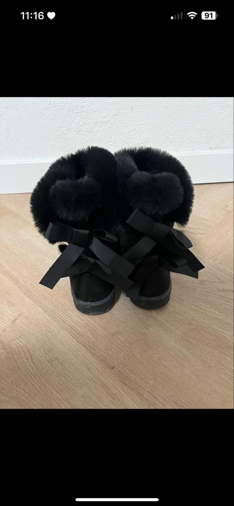Zwarte Uggs met strik - maat 38, Ophalen of Verzenden, Gedragen, Zwart, Lage of Enkellaarzen