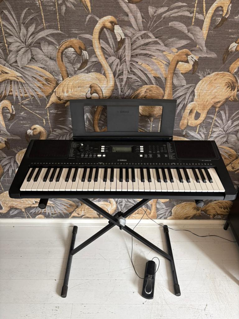 Yamaha PSR E363 Keyboard met pedaal en standaard, Muziek en Instrumenten, Keyboards, Ophalen, Yamaha, Aanslaggevoelig, 61 toetsen